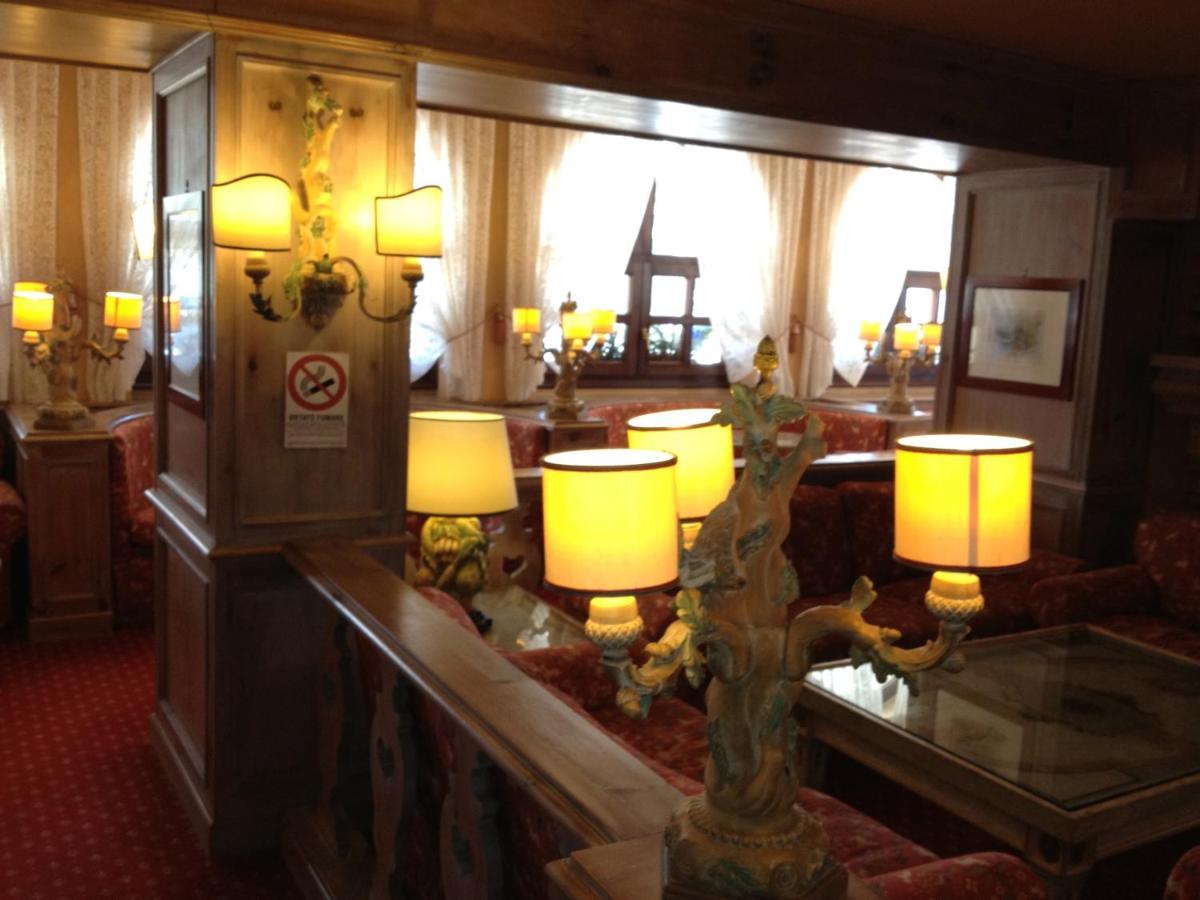 Rta Hotel Catturani มาดอนนาดีกัมปิโญ ภายนอก รูปภาพ