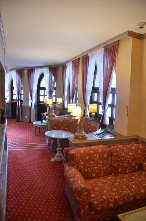Rta Hotel Catturani มาดอนนาดีกัมปิโญ ภายนอก รูปภาพ