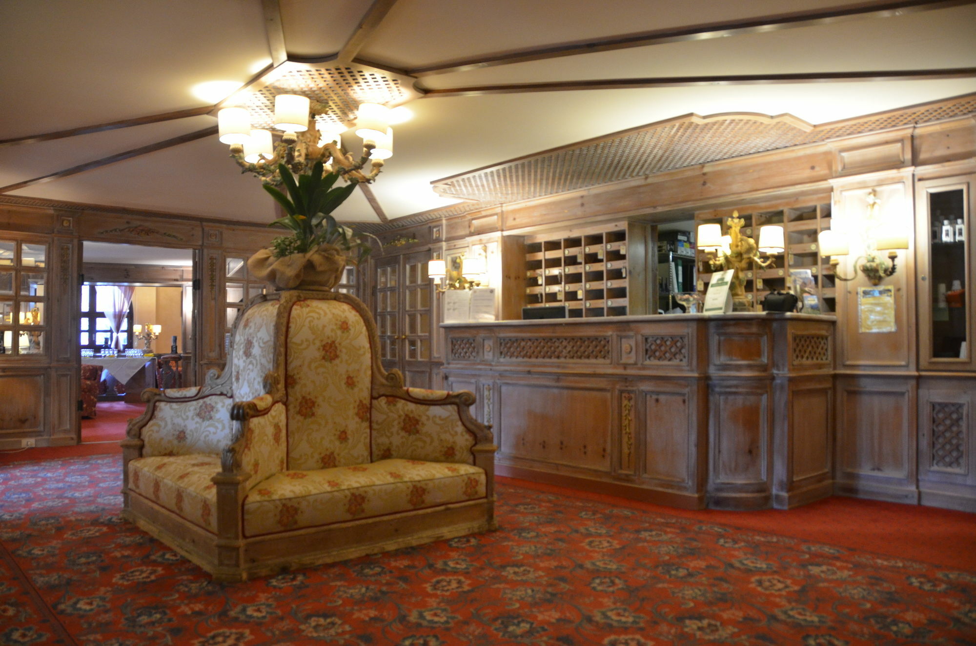 Rta Hotel Catturani มาดอนนาดีกัมปิโญ ภายนอก รูปภาพ
