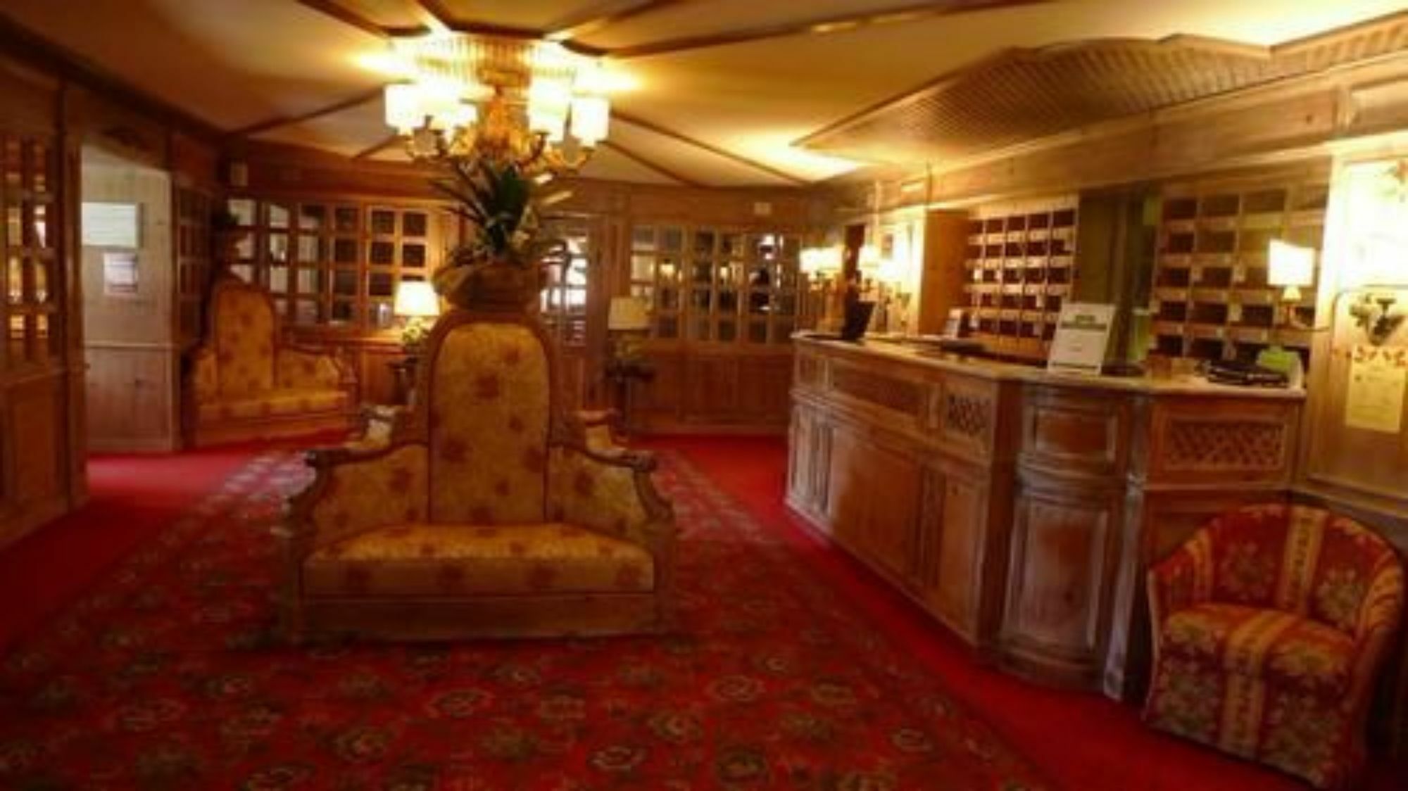 Rta Hotel Catturani มาดอนนาดีกัมปิโญ ภายนอก รูปภาพ